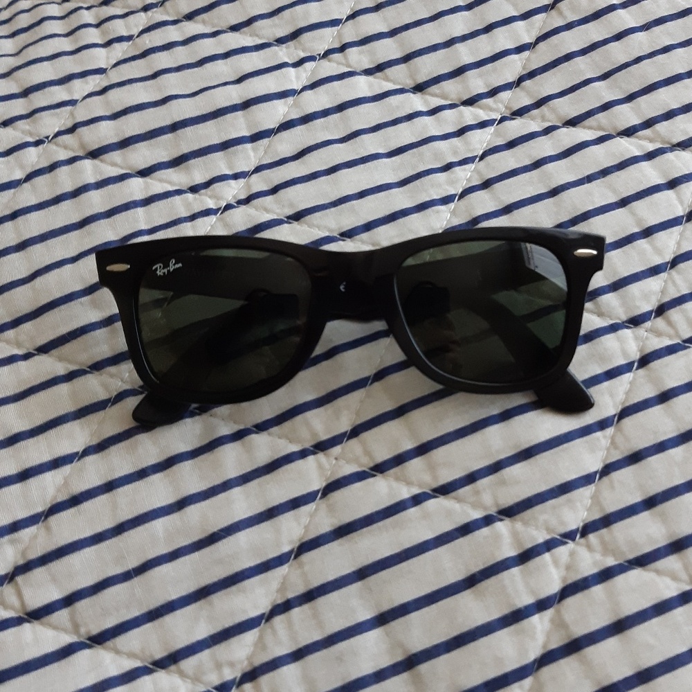 Classic Black Ray-Ban Sunglasses